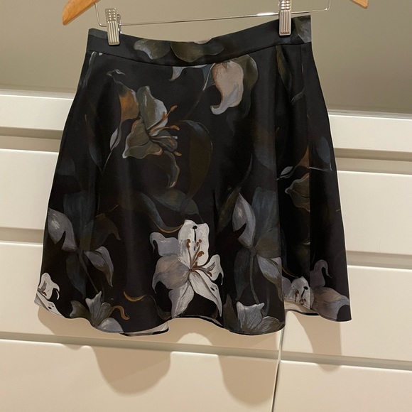 Club Monaco A Line Mini Skirt - Picture 2 of 3